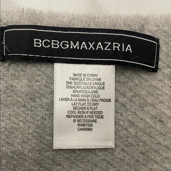 Elegant Gray and Blue Fringed OS Scarf or Wrap Wool Blend  28”wide x 70” Long - Picture 6 of 9